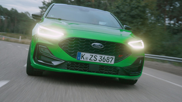 Tovarniški paket ST Track: FORD Z NASTAVLJIVIM PAKETOM ZA DIRKALIŠČA