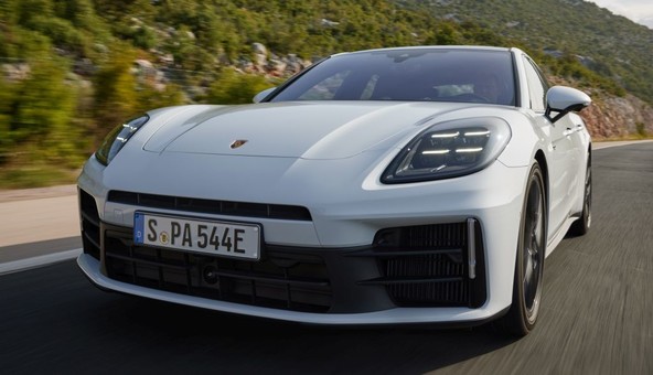 Panamera 4 E-Hybrid in 4S E-Hybrid: Porsche predstavlja dve novi različici Panamere