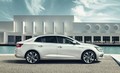 Novi MEGANE GrandCoupé: Dinamična oblika in prestižnejša notranjost nove Renaultove triprostorske limuzine