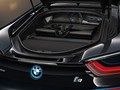 BMW i8 & Louis Vuitton: Po meri narejen potovalni set kovčkov in torb