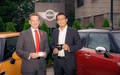 MINI & buldog Spike: Nenavadna čajanka v okolju vrta rezidence Britanske ambasade v Ljubljani