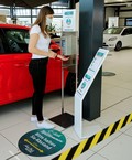 Škodini prodajni saloni: Uvozniki vozil znamke Škoda podpirajo boj proti koronavirusu