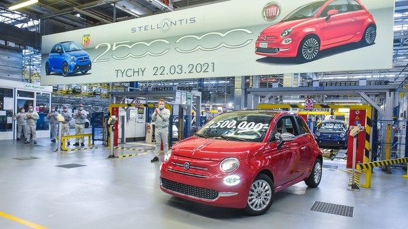 2,5 milijona proizvedenih vozil Fiat 500: Tovarna Stellantis v poljskem Tychyju praznuje nov dosežek