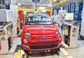 2,5 milijona proizvedenih vozil Fiat 500: Tovarna Stellantis v poljskem Tychyju praznuje nov dosežek