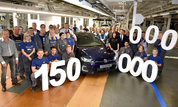 Proizvodni jubilej v Wolfsburgu: S tekočega traku v matični tovarni je zapeljal 150-milijonti Volkswagen