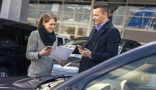 Vse več povpraševanja po uvozu rabljenih vozil: Po padcu cen zdaj še nižji davek za rabljena vozila iz Nemčije