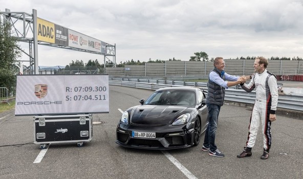 Svetovna premiera novembra: Novi Porsche 718 Cayman GT4 RS