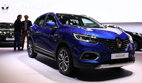 120 LET TRAJNOSTNE MOBILNOSTI ZA VSE: RENAULT NA AVTOMOBILSKI RAZSTAVI V PARIZU