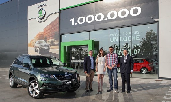 Škoda Auto izdelala milijonti SUV: Lastnik jubilejnega vozila, Škode Karoq, je španski kupec