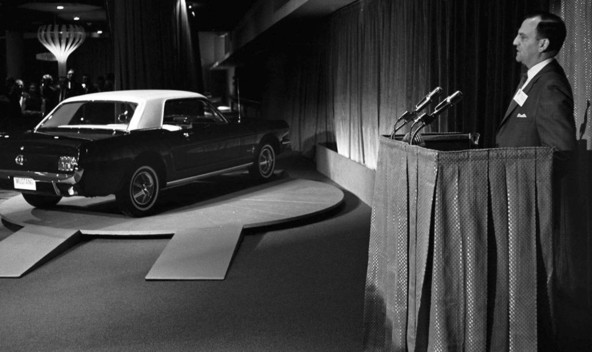 Ford Mustang - 56. rojstni dan: Ford Mustang je osvojil dve pomembni tituli