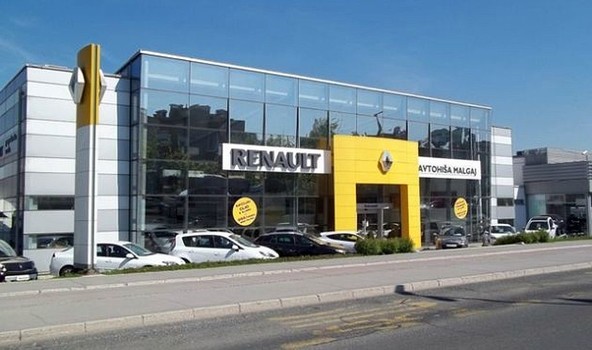 20-letnica Avtohiše Malgaj: Starodobniki, hitrostno menjavanje pnevmatik, Nuša Derenda in Trkaj