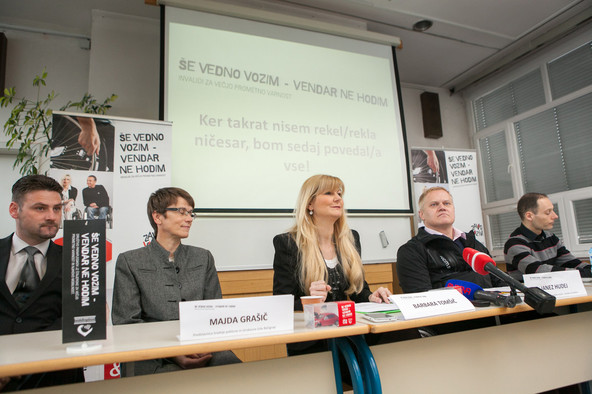 Govorniki na novinarski konferenci gibanja