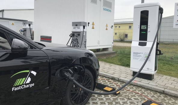 Raziskava družbe Kaspersky Lab: Ranljivosti v povezanih polnilcih električnih avtomobilov lahko ogrozijo domača omrežja