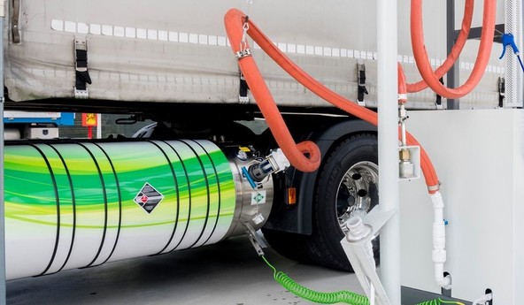 100 DKV Mobility bencinskih servisov : DKV-jeva mreža za oskrbo z utekočinjenim zemeljskim plinom (LNG) 