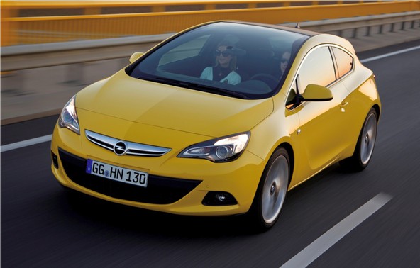 Opel Astra GTC: Panoramsko vetrobransko steklo za nove perspektive