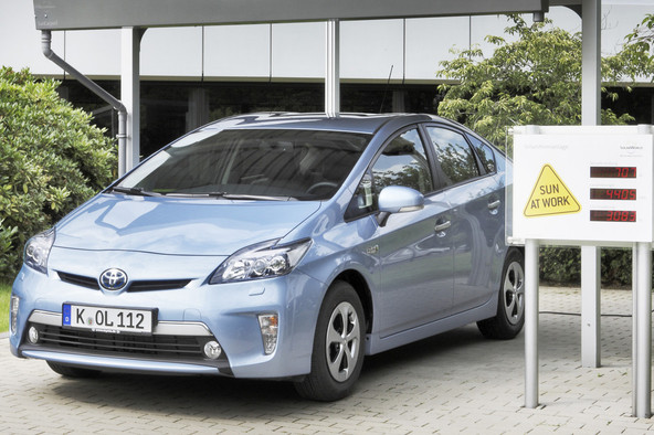 Toyotini hibridi: 10 let brez skrbi