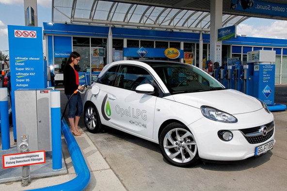 Prepolovite stroške vožnje: Novi Opel ADAM LPG zmanjšuje stroške za gorivo
