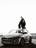 Bryan Adams predstavlja Oplovega ADAMA: Opel začenja kreativno sodelovanje s kanadskim rokerjem in fotografom