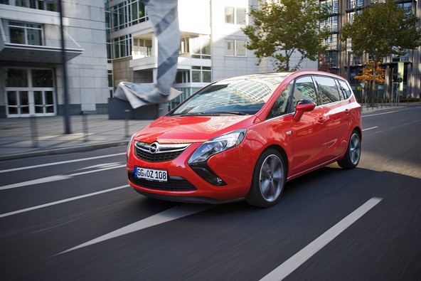 Novi Oplov motor 1.6 SIDI Turbo: Vrhunski bencinski motor za Zafiro Tourer