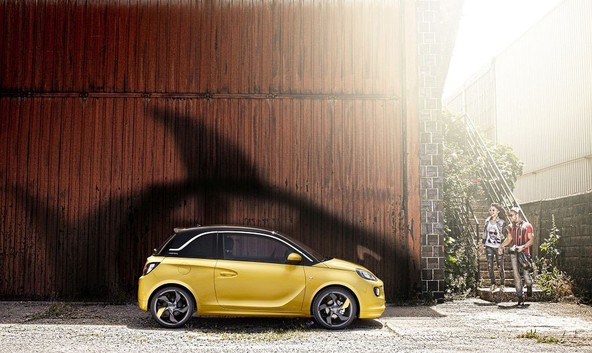 Vse bolj divji Opel ADAM: Napad morskih psov na modni avtomobil