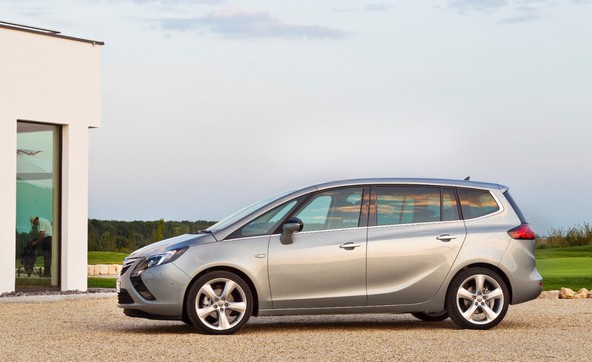 Opel Zafira Tourer: Zmogljiv kompaktni enoprostorec z IntelliLinkom