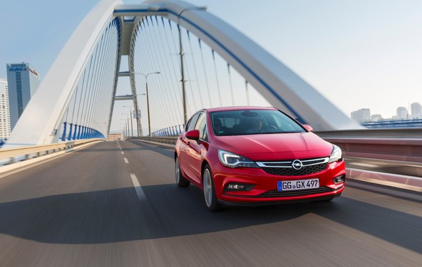 Opel Astra: Euro NCAP ocena petih zvezdic potrjuje varnost nove Astre