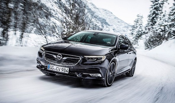 Opel Insignia 4x4: Štirikolesni pogon z nadzorom vektorjev navora za novo Insignio