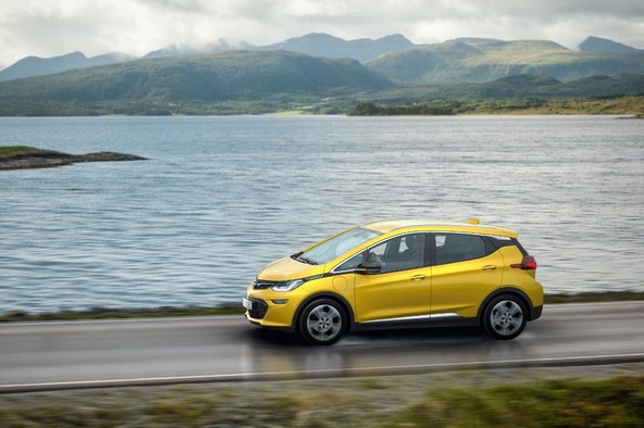 Opel na Avtomobilskem salonu v Parizu 2016: Popolna naelektrenost: v Parizu se bo prvič predstavila Opel Ampera-e