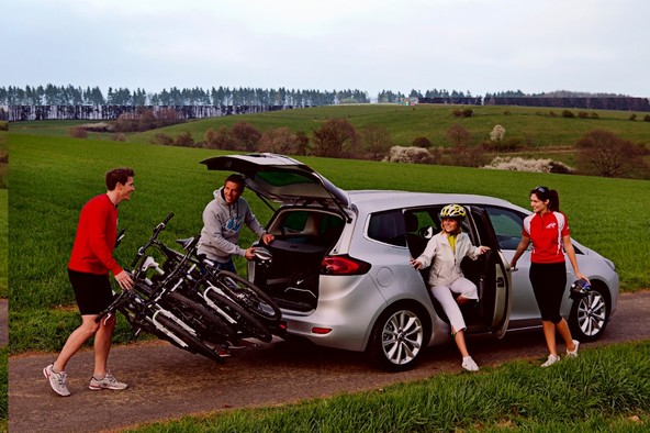 Opel : Za sproščen začetek počitnic: dovršeni Oplovi pripomočki za potovanja