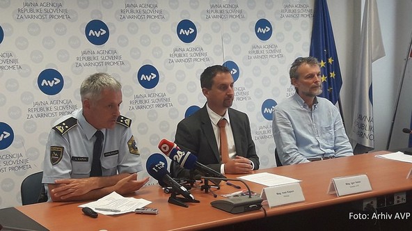 Minute ne štejejo, življenja pa: Najpogostejši vzrok prometnih nesreč je še vedno neprilagojena hitrost
