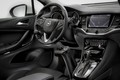 Opel za gibalno ovirane: Vožnja kljub gibalni oviranosti s tovarniško vgrajenimi pripomočki za mobilnost