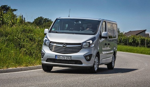 Oplov praktični duet : Nova velika kombija Opel Vivaro Combi+ in Tourer