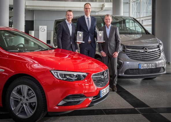 Nagrade ‘Connected Car’: Zmagovalca Opel Insignia in Opel Vivaro Life