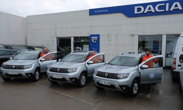 Gorska reševalna zveza Slovenije & Dacia Duster: DACIA – ZANESLJIVI PARTNER GORSKIH REŠEVALCEV