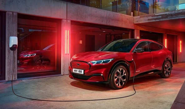 Ford Mustang Mach-E: Ford, ki s ponosom nosi slavnega Mustangovega konjiča