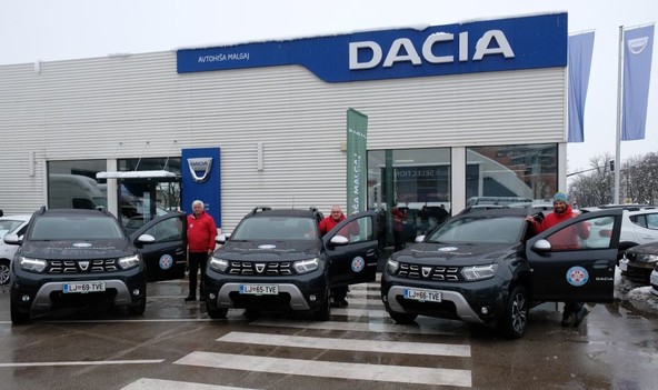 Nova vozila Dacia Duster Prestige 1.5 Blue dCi 115 4x4 s predstavniki društev gorske reševalne službe iz Kranjske Gore, Tržiča in Celja