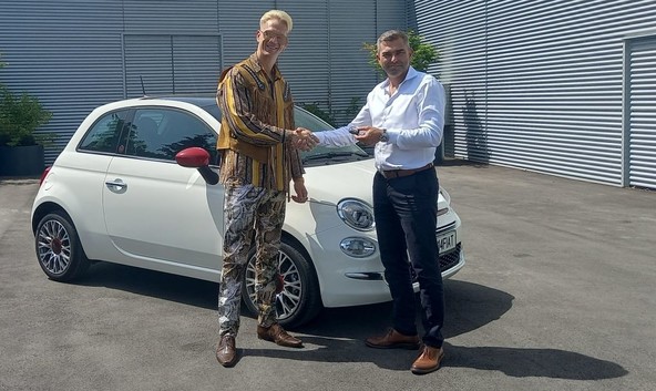 Igor Mikič razbija stereotipe: Igor Mikič odslej vozi Fiat 500 