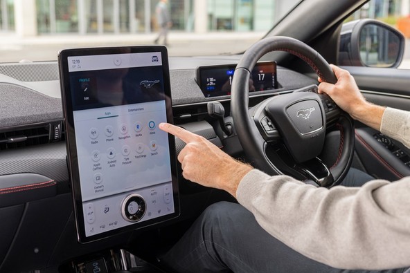 FORD POWER-UP: FORD S POSODOBITVIJO PROGRAMSKE OPREME