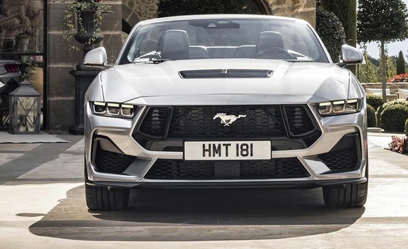 NOVI FORD MUSTANG: PREROJENA AMERIŠKA IKONA ZA POVEZANI SVET