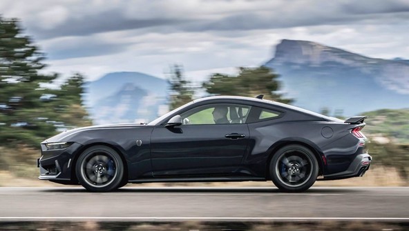 NOVI FORD MUSTANG: AMERIŠKA IKONA, PREROJENA ZA POVEZANI SVET