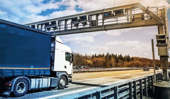 Cestnina za tovorna vozila: DKV Mobility nudi plačevanje nove cestnine e-TOLL na Poljskem 