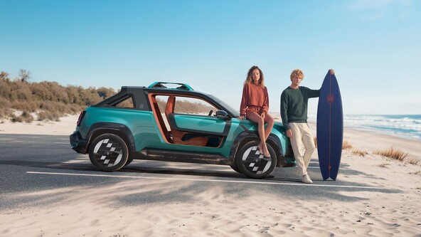 RENAULT 4 JP4X4 CONCEPT: RAZLIČICA RENAULTA 4 V DUHU »PUSTOLOVCA S PLAŽE« 