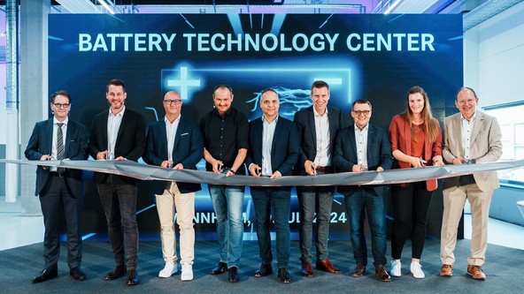 Serijsko sestavljanje naslednje generacije akumulatorjev na lokaciji: V tovarni Mercedes-Benz v Mannheimu se je uradno odprl Tehnološki center za akumulatorje 