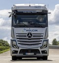 Tovornjak na gorivne celice v uporabi za logistične namene: Začetek testiranj tovornjakov Mercedes-Benz GenH2 pri strankah