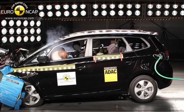 Kia Carens & Euro NCAP: Najvišja ocena za Kiinega 5- ali 7-sedežnega enoprostorca