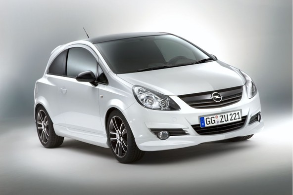 Opel corsa black & white: Spletna dražba - na voljo le še 14 cors B&W