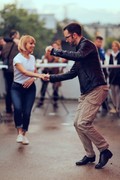 Otvoritveni večer je zaznamovalo dogajanje v slogu 60 let : IZREKLI DOBRODOŠLICO DRUGI SEZONI DRIVE-IN KINA!