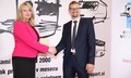 (od leve proti desni) Sandra Majerič, direktorica prodaje avtobusov pri podjetju MAN Truck & Bus Slovenija; Matej Jurgele, glavni in odgovorni urednik revije Transport & Logistika.