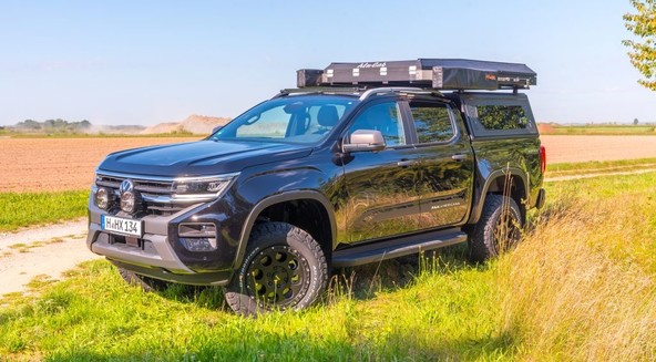 Caravan Salon 2023: Novi Amarok kot avtodom s strešnim šotorom in trdo nadgradnjo