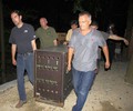 ZOO Ljubljana: Boks in gepard sta precej težka, zato smo potrebovali kar nekaj močnih fantov .